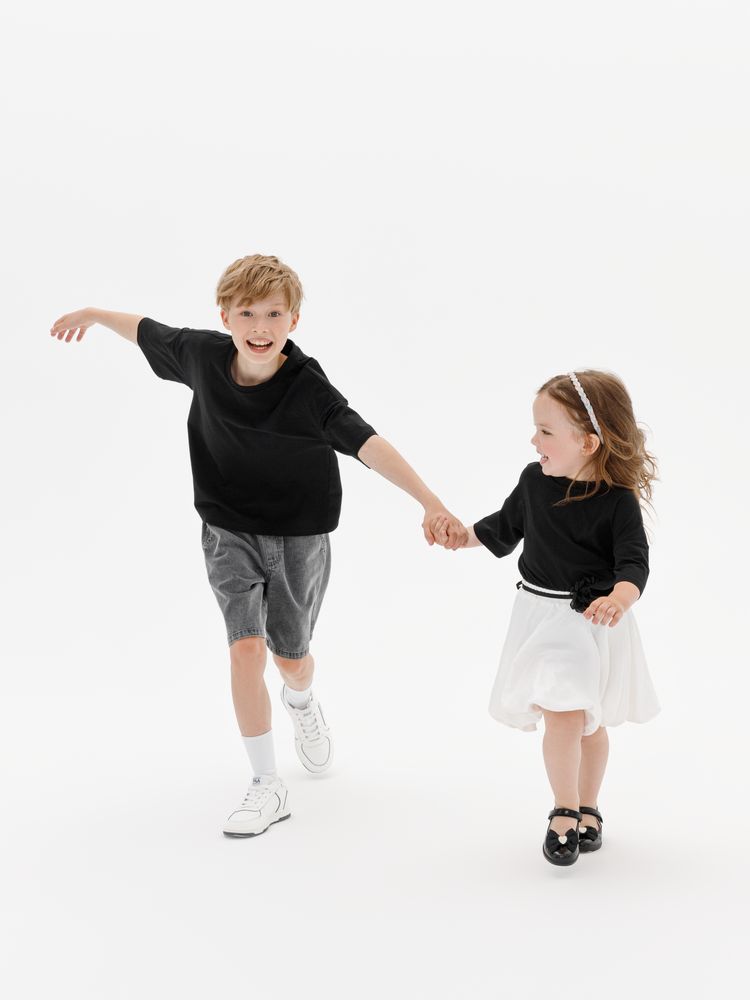 Изображение №11 | Футболка детская оверсайз Teezer, черная, 6 лет