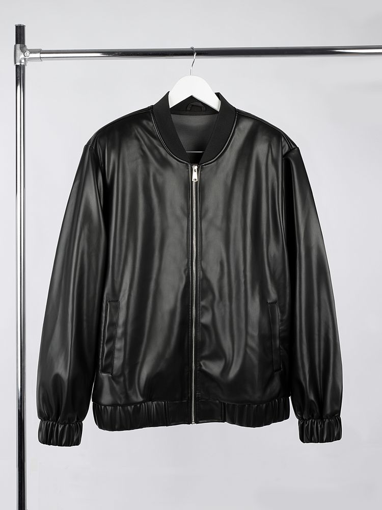 Изображение №2 | Бомбер из искусственной кожи Univer, черный, размер M/L