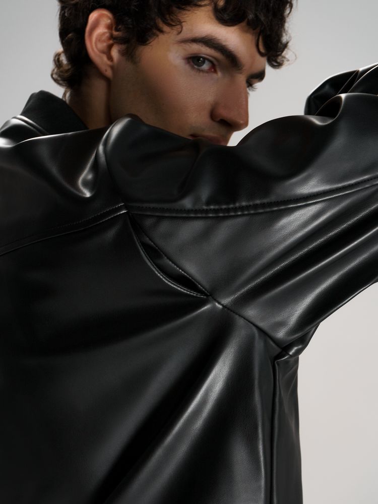 Изображение №11 | Бомбер из искусственной кожи Univer, черный, размер M/L