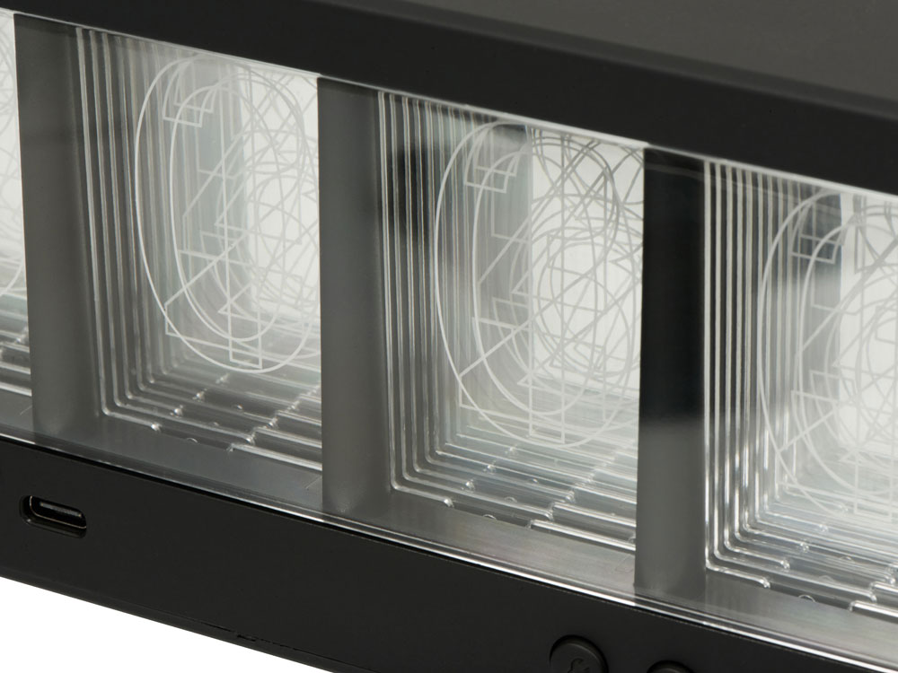 Изображение №8 | Часы с LED-подсветкой и беспроводной зарядкой «Cyber», 10 Вт (черный)