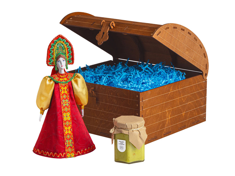 Изображение №1 | Подарочный набор: кукла фарфоровая, крем-мёд с лаймом и имбирем (красный)