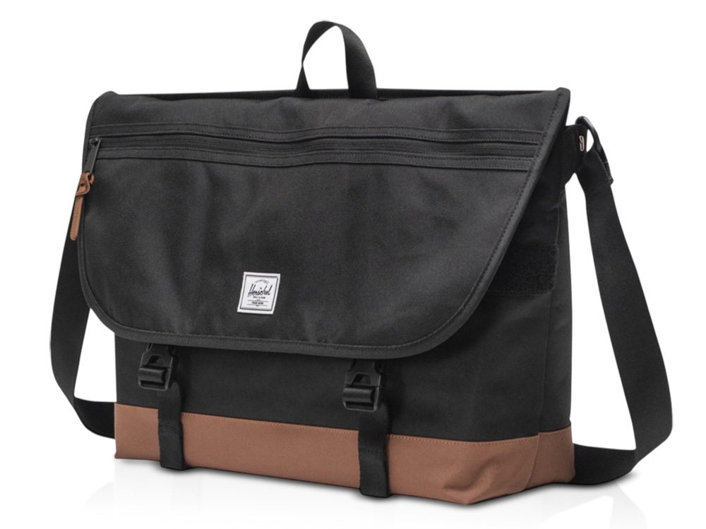 Изображение №1 | Herschel Cove сумка-мессенджер из переработанного материала (черный)