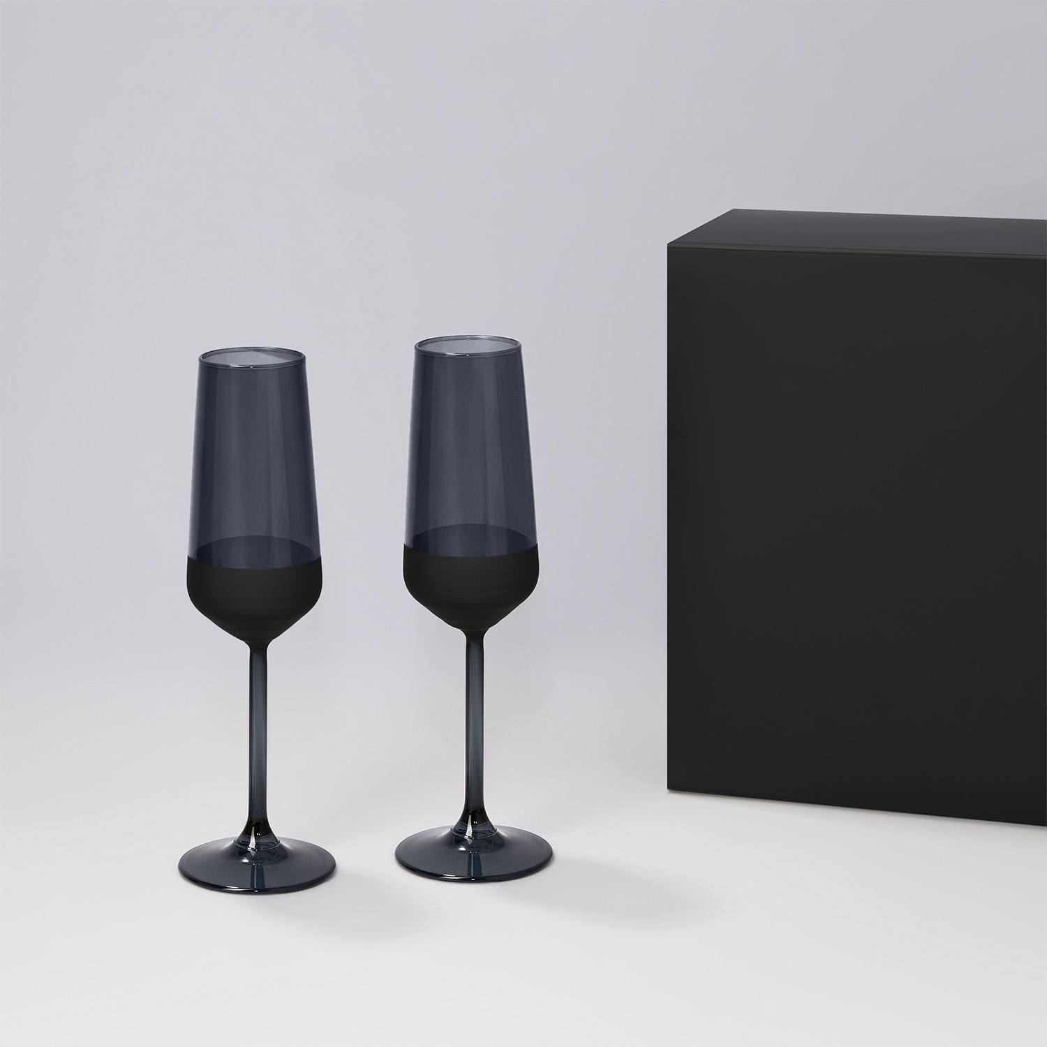 Изображение №1 | Подарочный набор 2 бокала для шампанского Блэк Эдишн (Black Edition) в черной коробке