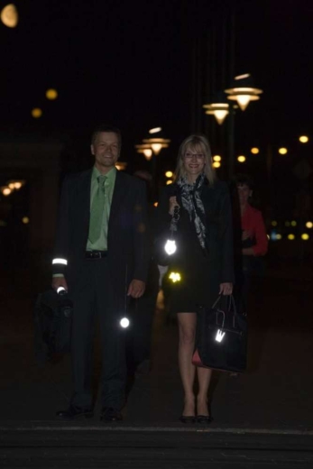 Изображение №3 | Пешеходный светоотражатель «Сердце», красный