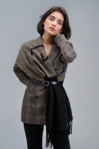 Изображение №16 | Палантин Charming, черный с бежевым