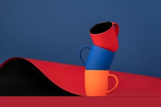 Изображение №3 | Кружка Surprise Touch Black с покрытием софт-тач, синяя