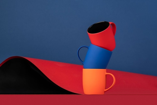 Изображение №3 | Кружка Surprise Touch Black с покрытием софт-тач, синяя