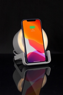 Изображение №1 | Лампа с колонкой и беспроводной зарядкой moonLight, белая