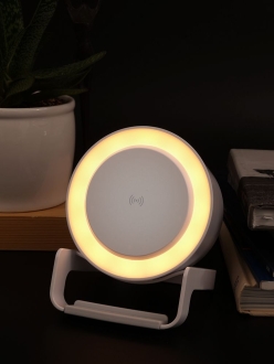 Изображение №10 | Лампа с колонкой и беспроводной зарядкой moonLight, белая