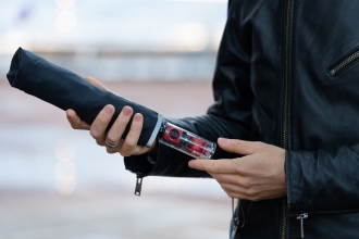 Изображение №8 | Зонт наоборот складной Futurum со светоотражающим кантом, черный