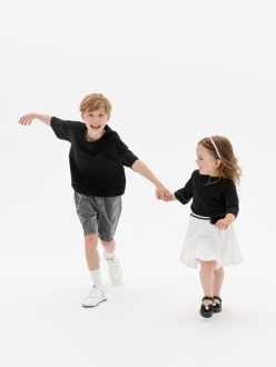 Изображение №11 | Футболка детская оверсайз Teezer, черная, 6 лет