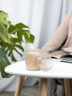 Изображение №7 | Ароматическая свеча Flikka, сосна и кипарис, бежевая