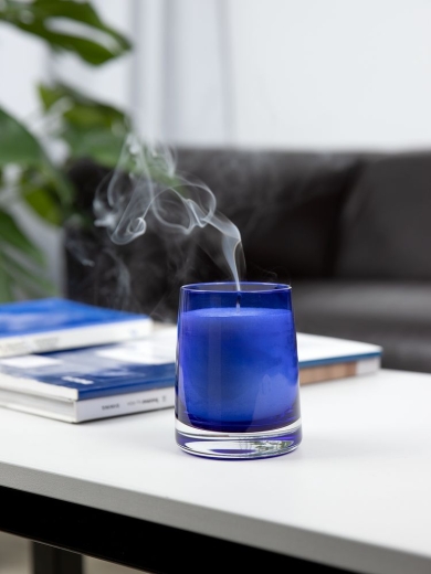 Изображение №6 | Ароматическая свеча Fragnola, пряная древесина и кардамон, темно-синяя