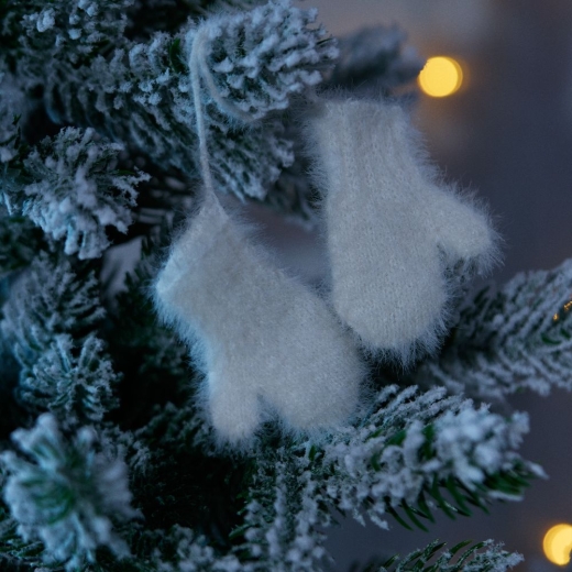 Изображение №3 | Подвеска на елку «Вьюжка», варежки, белая