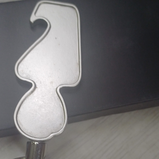 Изображение №2 | Брелок-открывалка «Human» (серебристый)