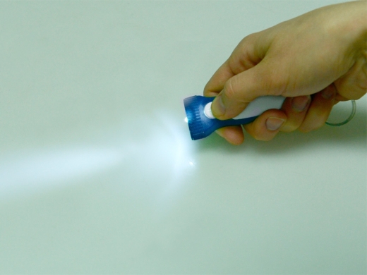 Изображение №2 | Брелок-фонарик «Каяма» (синий/белый/серебристый)