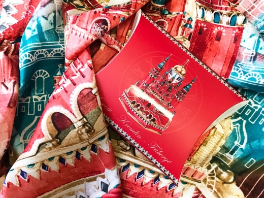 Изображение №4 | Платок «Кремль - Москва - Фаберже» (красный)