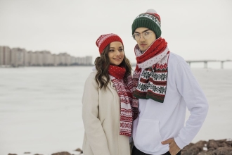 Изображение №7 | Шарф Happy View, красный с зеленым