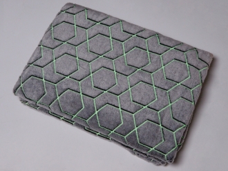 Изображение №4 | Светящийся в темноте плед «Lattice» (черный)