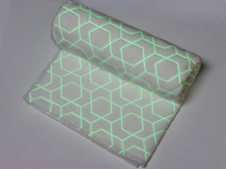 Изображение №5 | Светящийся в темноте плед «Lattice» (черный)