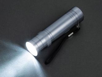 Изображение №5 | Фонарь с открывалкой «Yok» (серебристый)