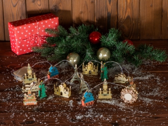 Изображение №5 | Ёлочная гирлянда с лампами в подарочной коробке «Достопримечательности мира» (разноцветный)