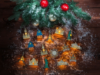 Изображение №6 | Ёлочная гирлянда с лампами в подарочной коробке «Достопримечательности мира» (разноцветный)