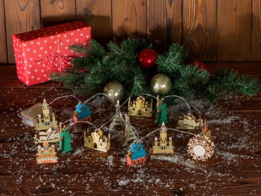 Изображение №5 | Ёлочная гирлянда с лампами в подарочной коробке «Достопримечательности мира» (разноцветный)