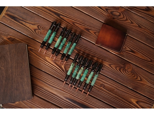 Изображение №11 | Ручка шариковая Кап клена (ручка- зеленый, gun, розовое золото, подарочная коробка- зеленый)