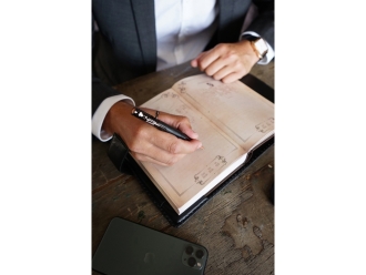 Изображение №10 | Ручка шариковая Морёный дуб (ручка- темно-коричневый, gun, розовое золото, подарочная коробка- зеленый)