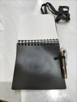 Изображение №9 | Блокнот А6 «Журналист» с ручкой (черный)