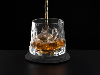 Изображение №2 | Вращающийся бокал для виски на сланцевом костере «Bromo» (прозрачный)