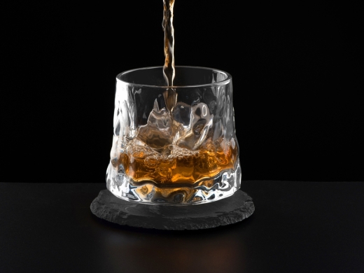 Изображение №2 | Вращающийся бокал для виски на сланцевом костере «Bromo» (прозрачный)