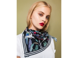 Изображение №2 | Платок «Зайцы» (черный, мультиколор)