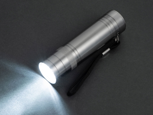 Изображение №5 | Фонарь с открывалкой «Yok» (серебристый)