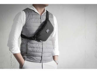 Изображение №8 | Универсальная водостойкая сумка на пояс «Bumble» из переработанного пластика (черный)