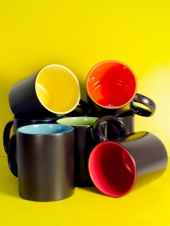 Изображение №7 | Кружка-хамелеон On Display, матовая, черная с красным