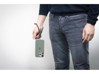 Изображение №19 | Ремешок-держатель для телефона с зарядным кабелем USB-C - USB-C «Lany Wristband Charge Eco» (серый)