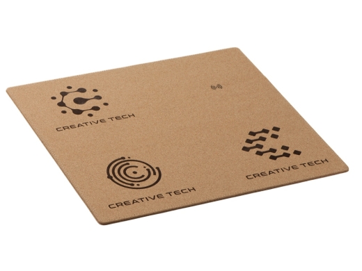 Изображение №2 | Пробковый коврик для рабочего места с беспроводной зарядкой «Querсus» с гравировкой (натуральный)