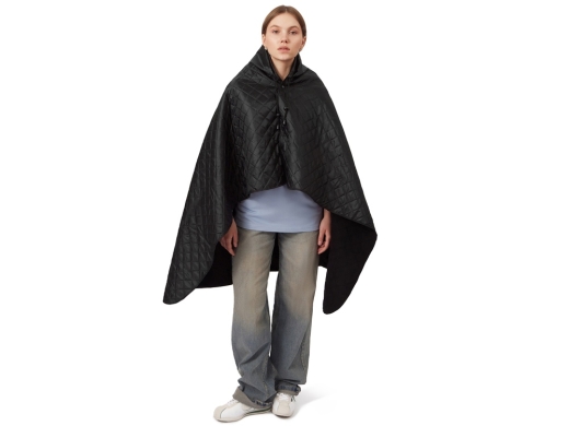 Изображение №2 | Плед-пончо 2-в-1 «Cappy» с капюшоном и мешком (черный)