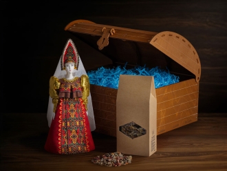 Изображение №2 | Подарочный набор: кукла фарфоровая, чай 