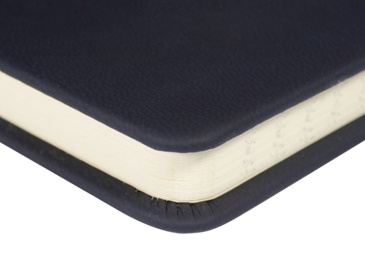 Изображение №2 | Ежедневник недатированный А5 «Megapolis Velvet New» (темно-синий)