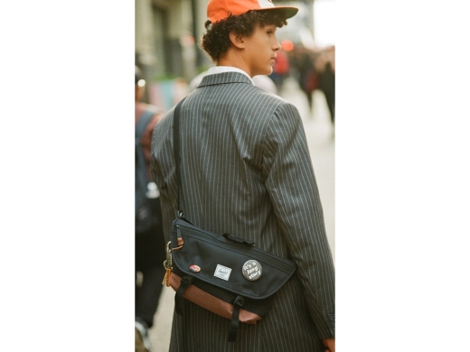 Изображение №4 | Herschel Cove сумка-мессенджер из переработанного материала (черный)